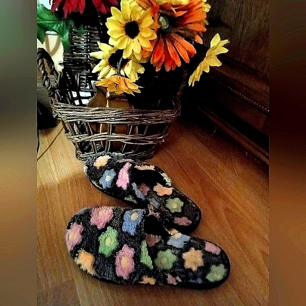 NEWOT🐞Gray Plush Multicolour Daisy Floral Women's Slippers Sz: 7